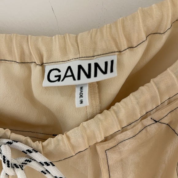 Ganni Organza cargo shorts in bone. Size small - Picture 5 of 9
